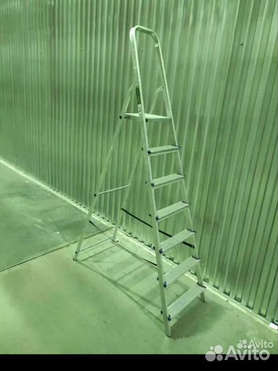 Лестница стремянка 3,5,7 и 9 тупеней алюминиевая