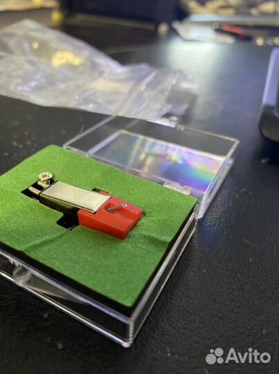 Игла для проигрывателя пластинок. Можно установить