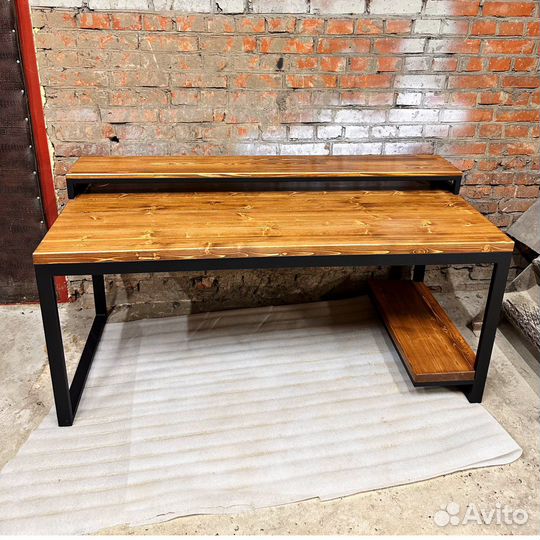 Компьютерный стол из массива