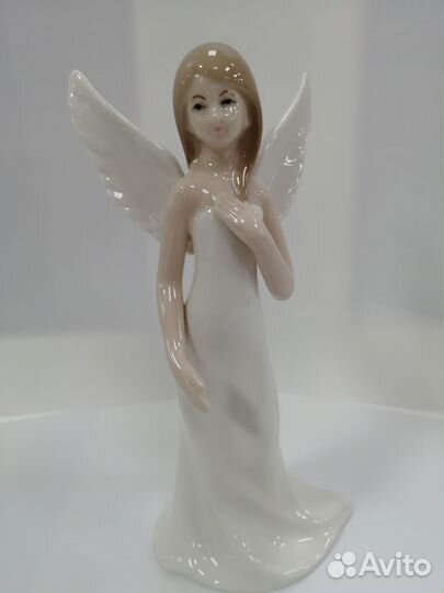 Ангел статуэтка из фарфора
