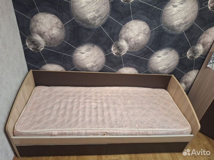 Кровать односпальная 90х200 с матрасом бу