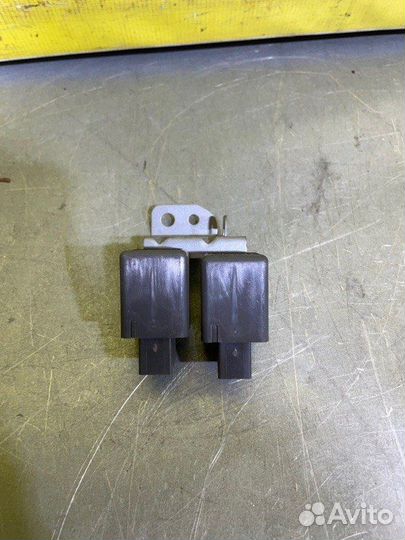 Реле стеклоподъемника Nissan Patrol Y62 Y62 5.6