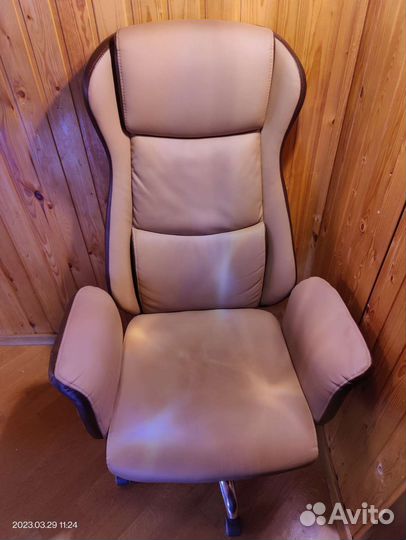 Директорское кресло светло коричневый