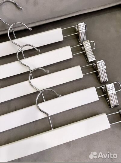 Вешалки плечики IKEA белые