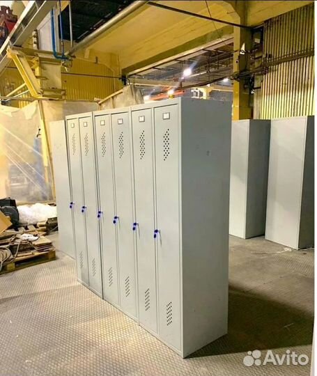 Шкаф металлический для одежды