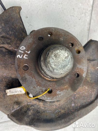 Кулак поворотный передний левый Mercedes-Benz E