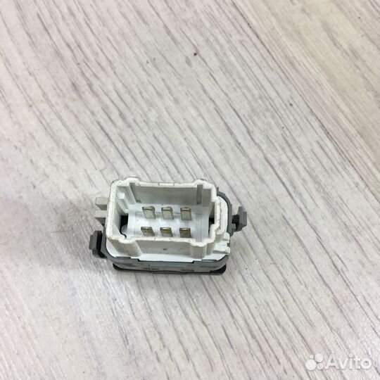 Кнопка стеклоподъемника Renault logan