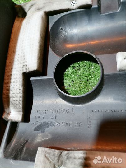 Декоративная крышка двс 11212-0D020 Toyota Voltz Z