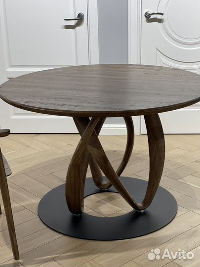 Стол из массива дуба