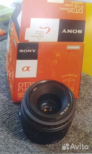 Объектив для sony alpha 35/1.8