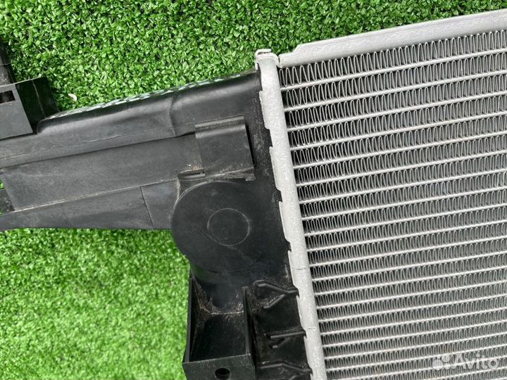 Радиатор охлаждения двигателя Opel Astra J 1.4-1.6