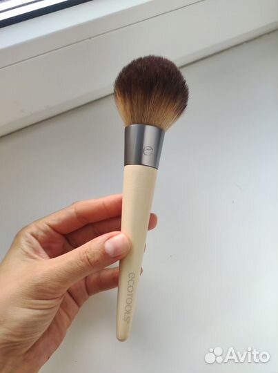 Кисть eccotools для румян/ пудры