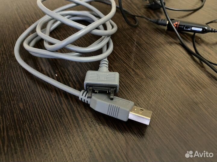 Наушники и кабель от телефона Sony Ericsson W850i