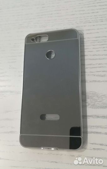 Пластиковый чехол на Honor 7x