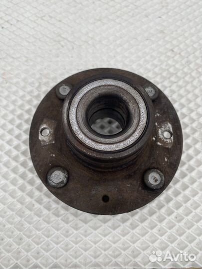 Ступицы задние на Mitsubishi carisma