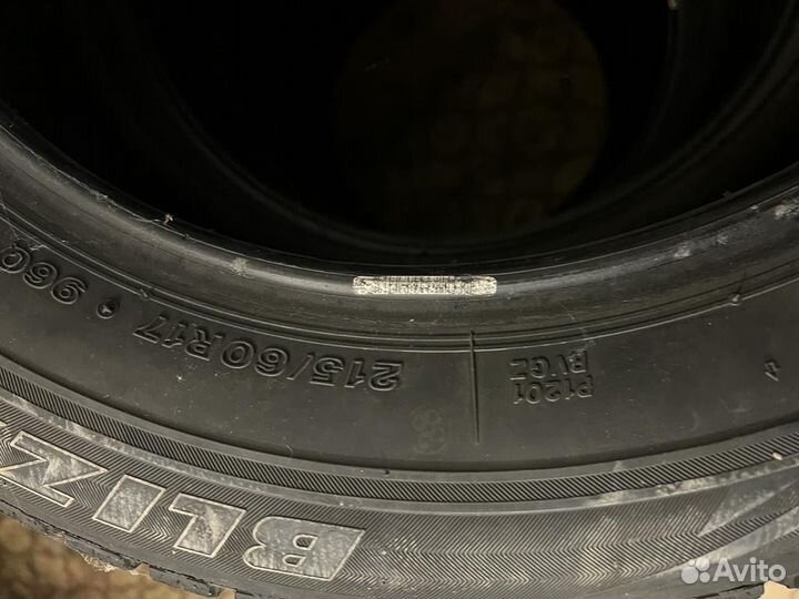 Bridgestone Blizzak Revo GZ 215/60 R17