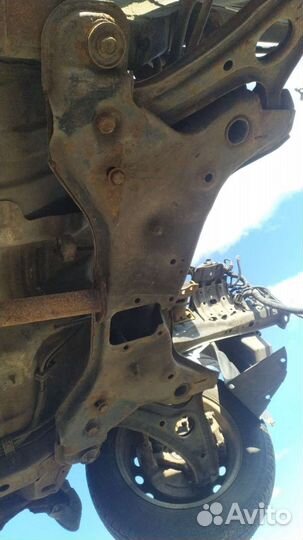 Подрамник передний