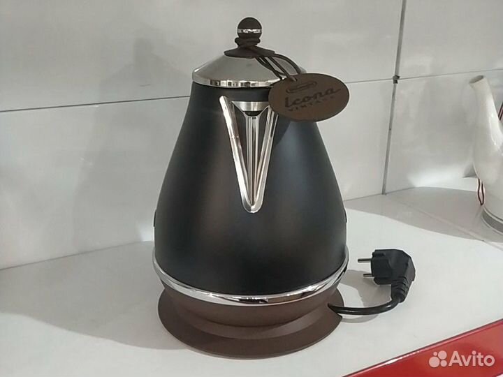 Чайник Delonghi 2001 черный ретро