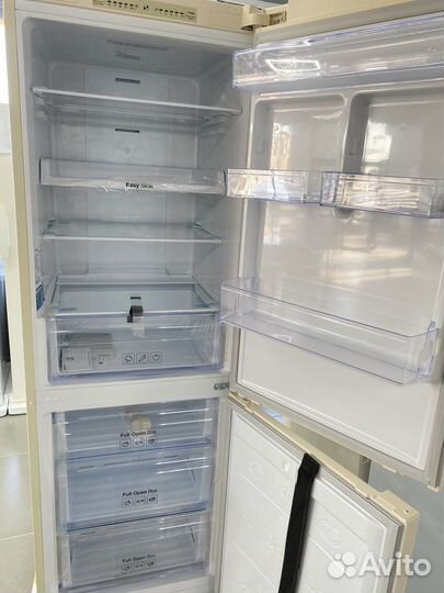 Холодильник Samsung