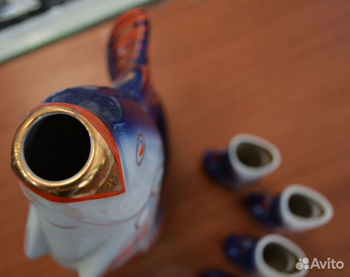 Фарфоровый сервиз- карп+6 рыбок (золотая пробка )