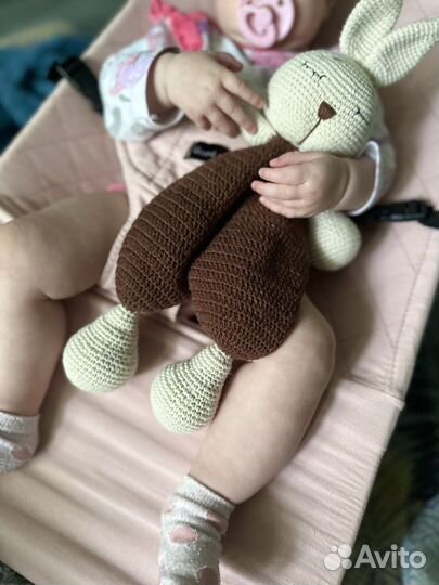 Заяц-комфортер, вязанная игрушка