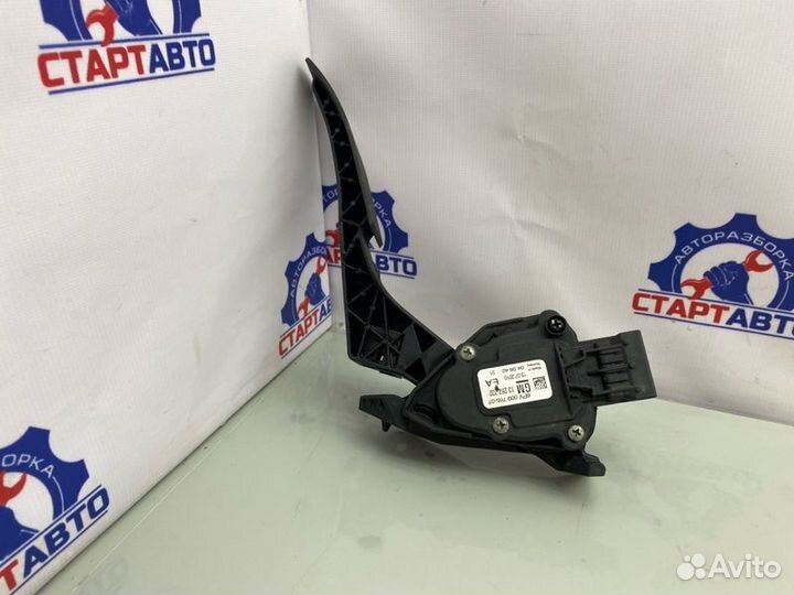 Педаль газа Opel Astra J хэтчбек 2013