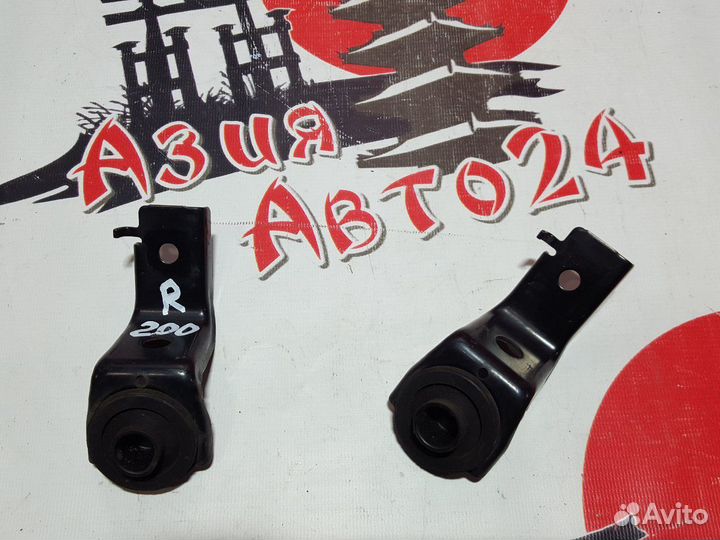 Кронштейн радиатора Toyota RAV4 ACA31W 2AZ-FE 2006