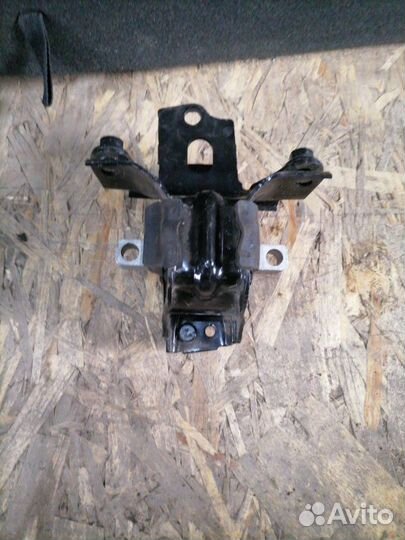 Подушка двигателя Volkswagen Polo V