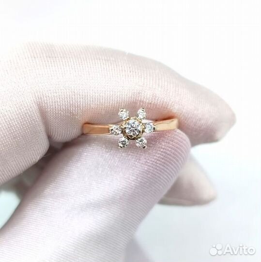 Кольцо с природным камнем Золото