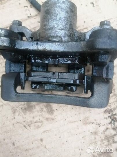 Суппорт тормозной задний левый Hyundai Sonata 6 Y