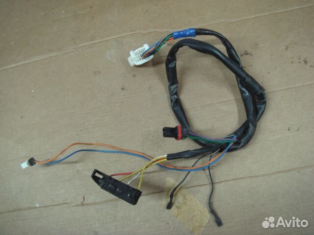 Калеос Проводка зеркала Правого Renault Koleos 07