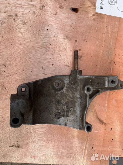 Кронштейн компрессора chrysler sebring 2.7 2000г