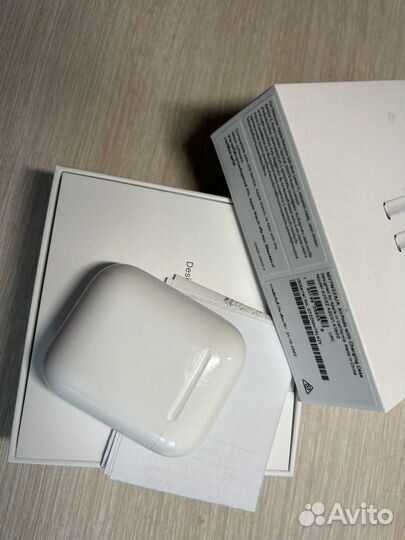 Продаю кейс AirPods оригинал