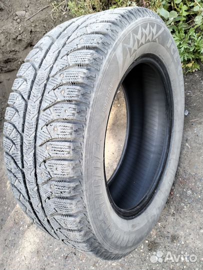 Bridgestone Ice Cruiser 7000 215/60 R16 95T