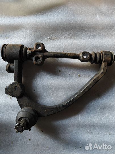 Рычаг верхний
