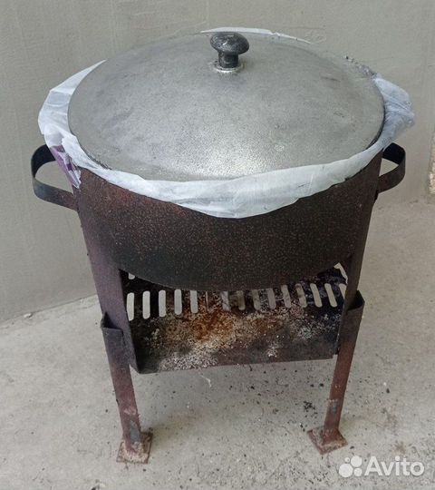 Казан чугунный 8 литров с подставкой