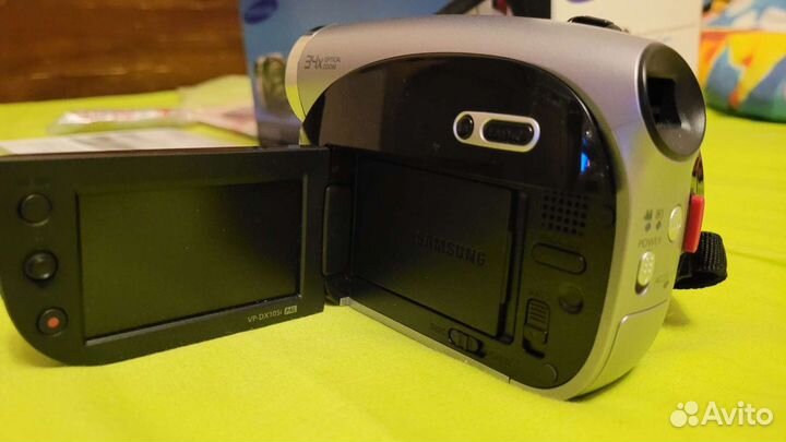 Видеокамера Samsung VP-DX105i