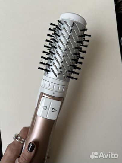 Фен-щетка Rowenta для волос. 2 насадки