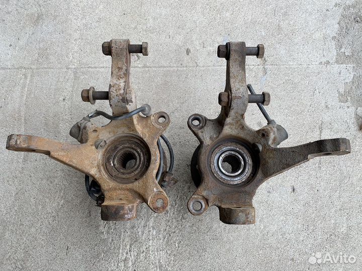 Поворотный кулак Mitsubishi Lancer 7 1.3