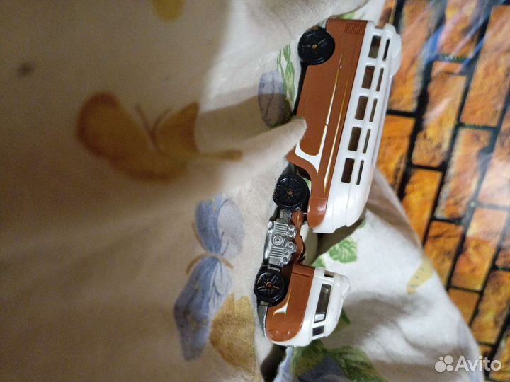 Машинка HootWheels