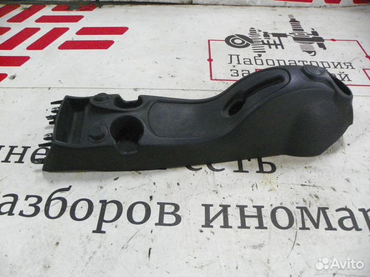 Между сидений