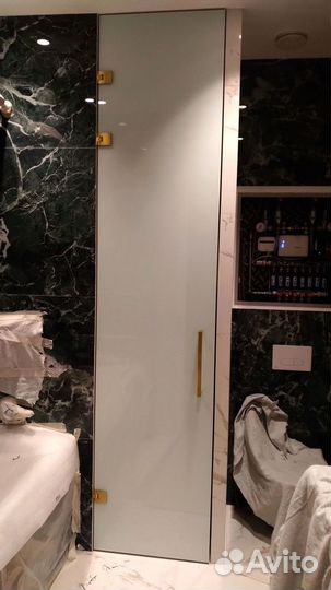 Распашные стеклянные двери