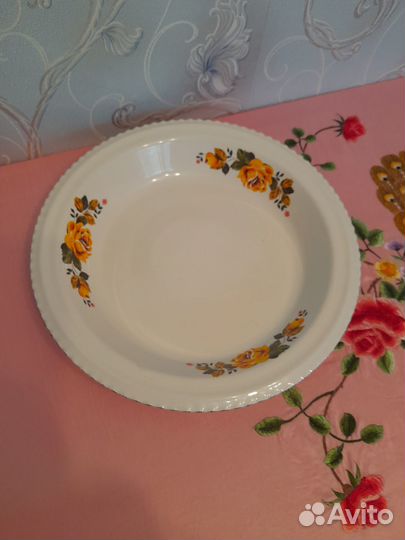 Эмалированное большое блюдо