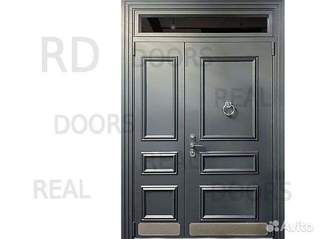 Двустворчатая металлическая дверь с фрамугой