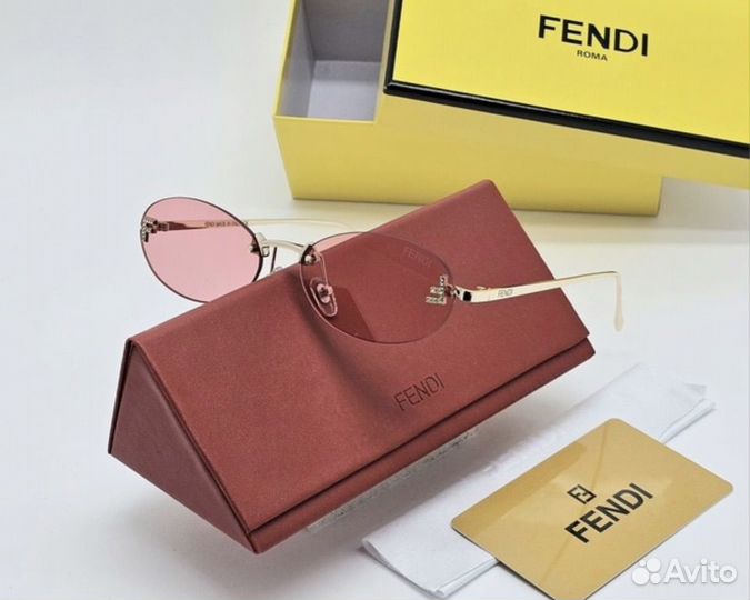 Солнцезащитные очки fendi