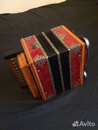 Гармонь саратовская в коробке