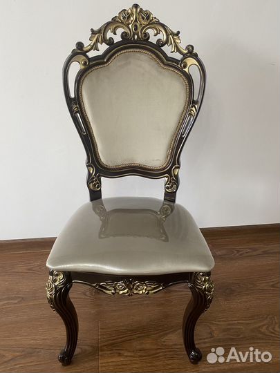 Столы и стулья