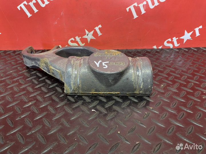 Кронштейн амортизатора переднего правый