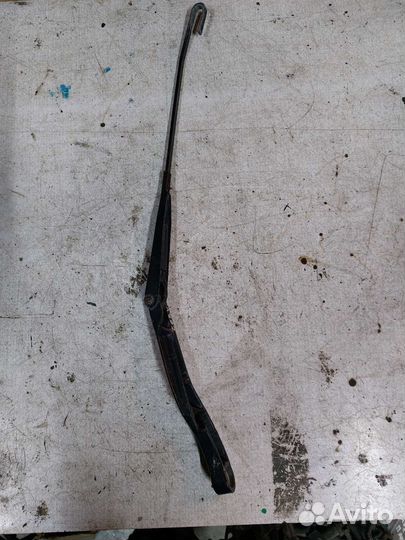 Поводок стеклоочистителя правый audi a8 d2