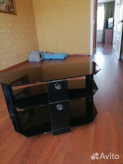 Стеклянная тумба под тв
